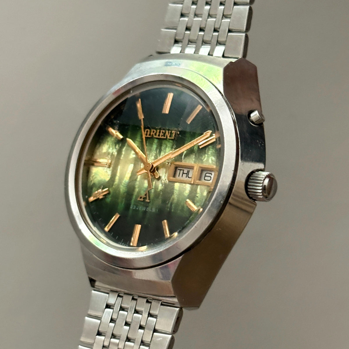 Rare 1970s Orient Y429-26260 23J Automatic Green MOP Dial Vintage Men's Watch archive image 2