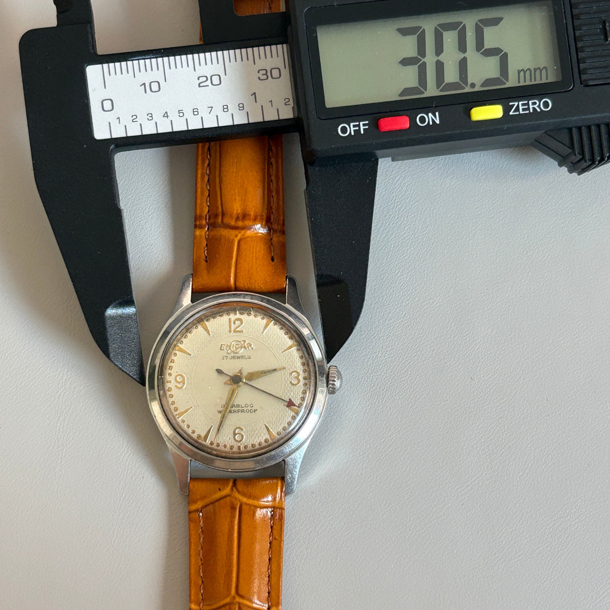 Vintage Swiss Enicar 17 Jewels Incabloc Hand-Wind Men’s Watch 30.5mm archive image 8