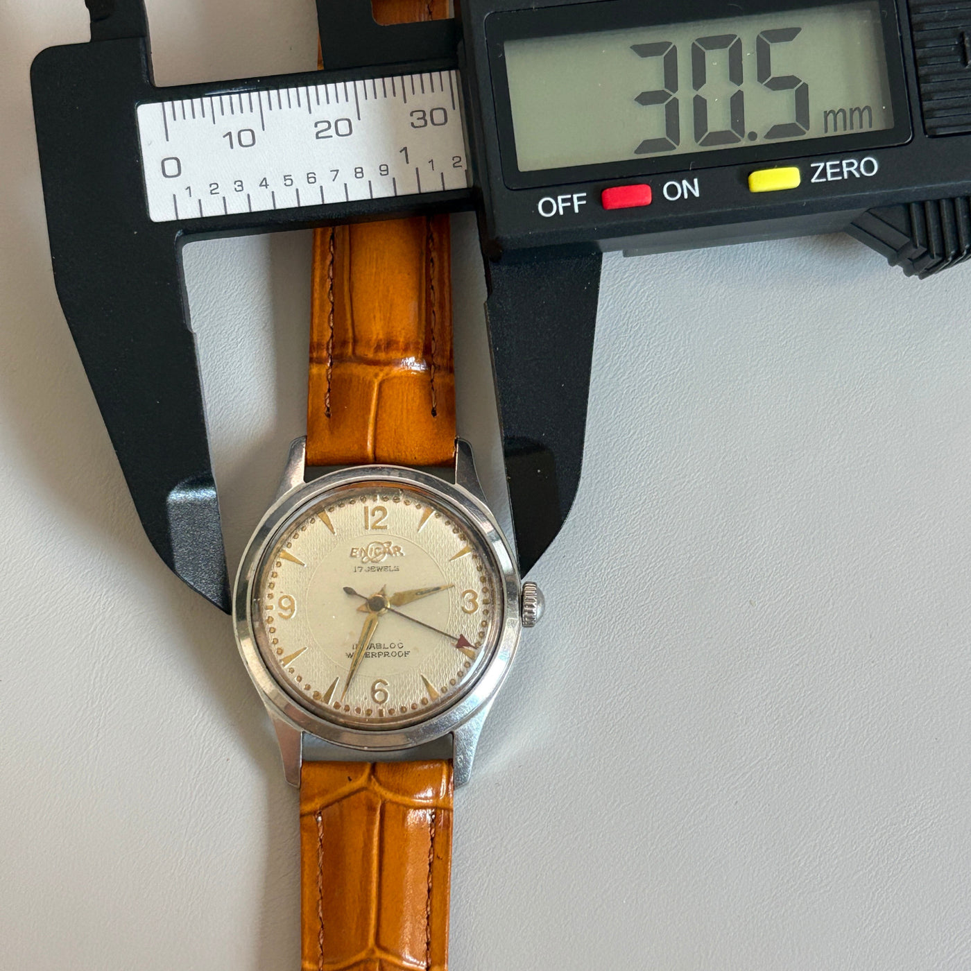 Vintage Swiss Enicar 17 Jewels Incabloc Hand-Wind Men’s Watch 30.5mm archive image 8