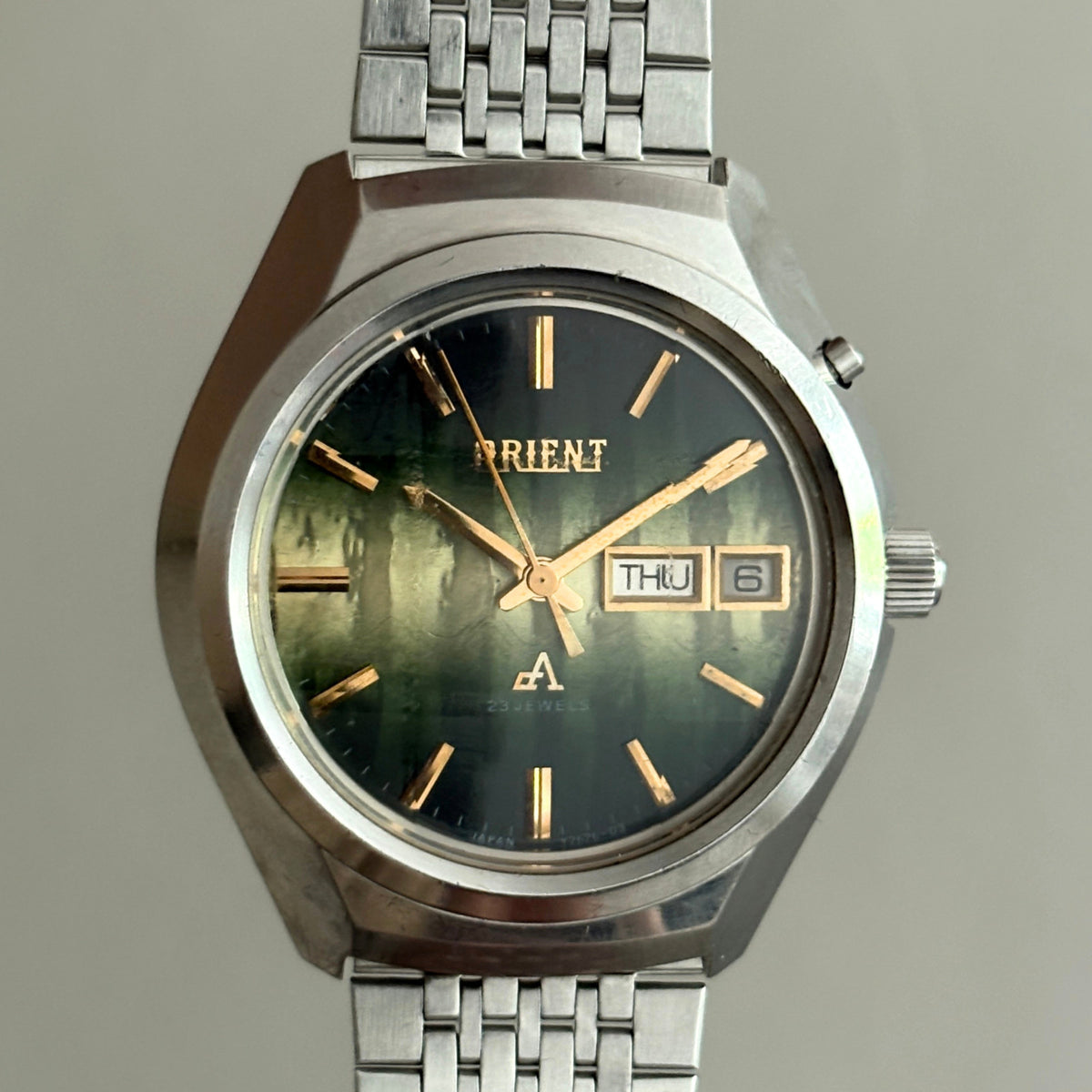 Rare 1970s Orient Y429-26260 23J Automatic Green MOP Dial Vintage Men's Watch archive image 1