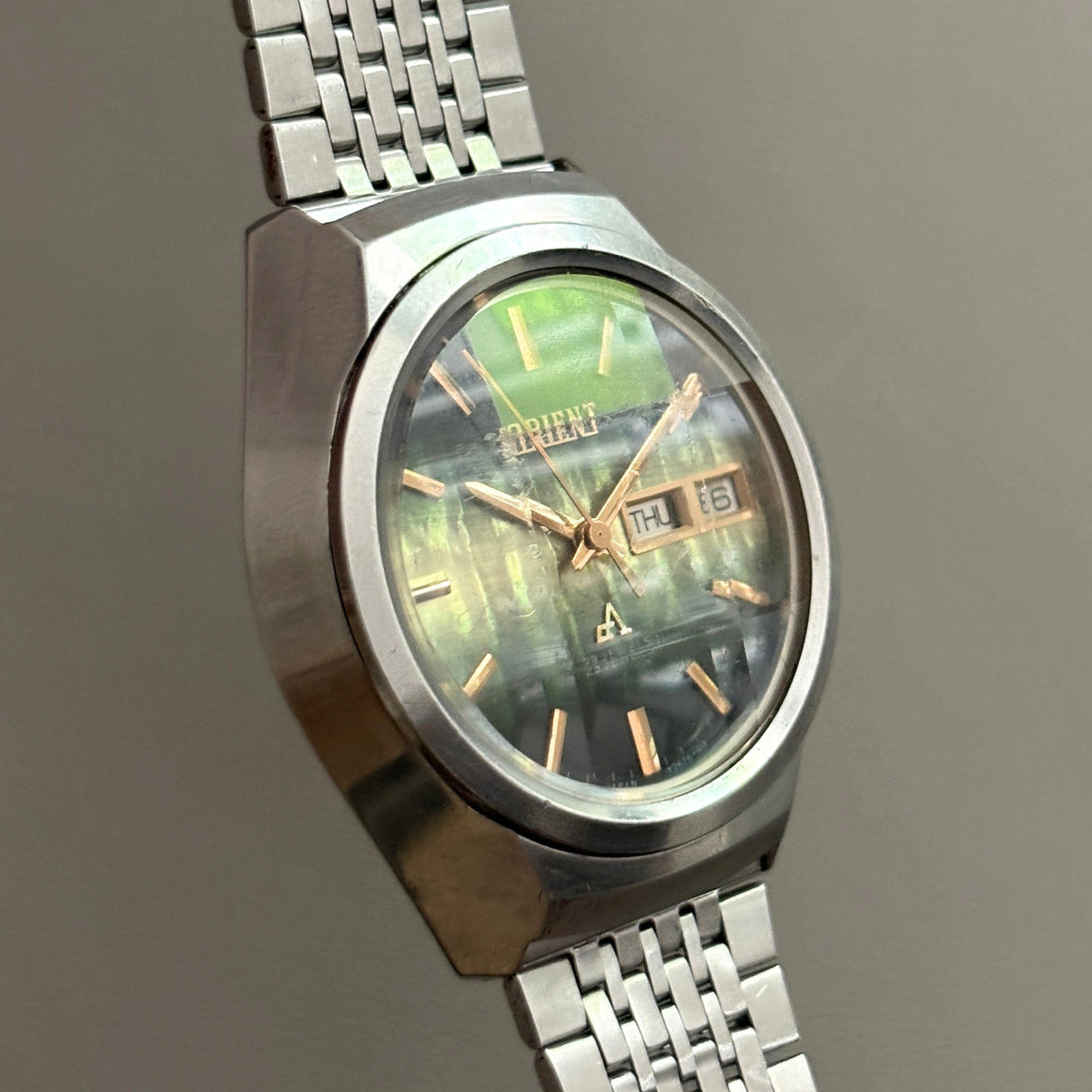 Rare 1970s Orient Y429-26260 23J Automatic Green MOP Dial Vintage Men's Watch archive image 3