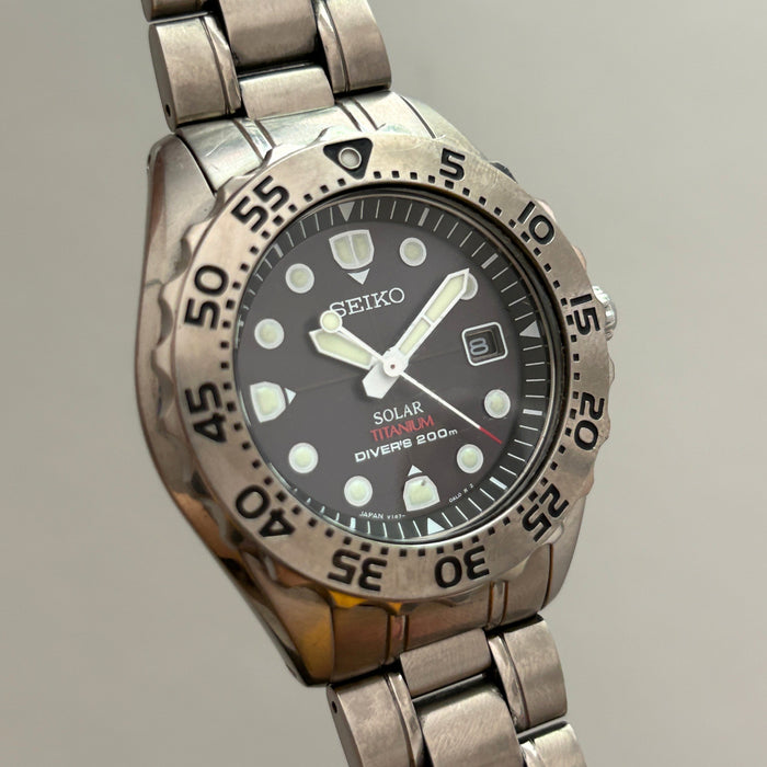 Seiko Prospex V147-0AG0 Solar Titanium Diver 200m Men’s Watch image 4
