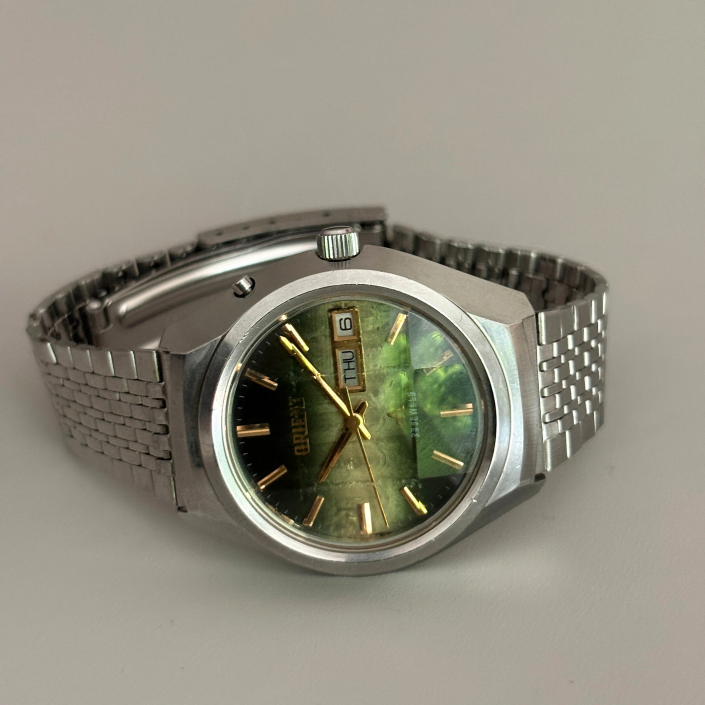 Rare 1970s Orient Y429-26260 23J Automatic Green MOP Dial Vintage Men's Watch archive image 9