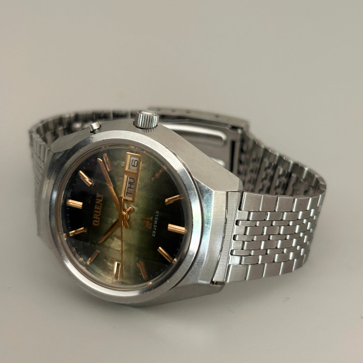 Rare 1970s Orient Y429-26260 23J Automatic Green MOP Dial Vintage Men's Watch archive image 8