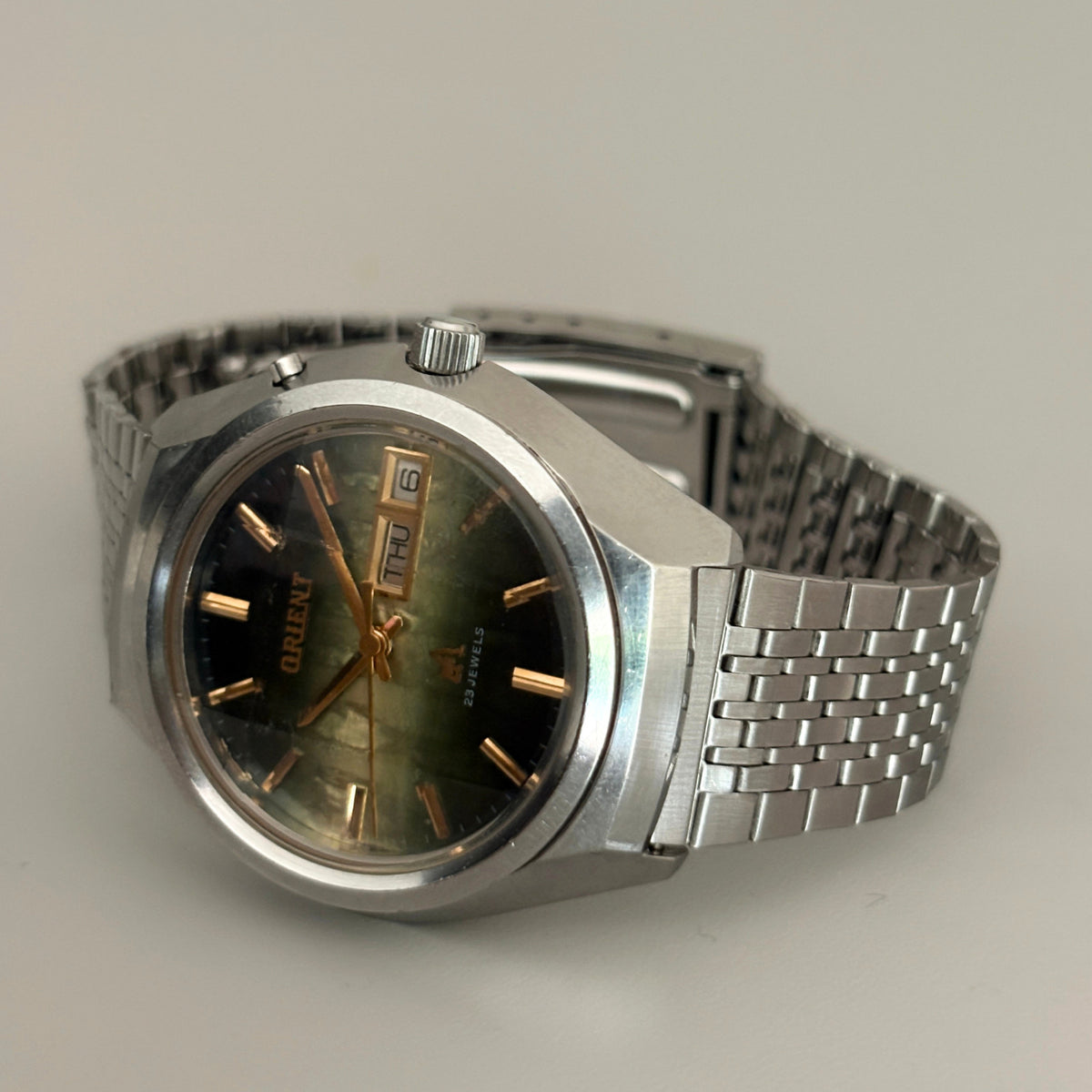 Rare 1970s Orient Y429-26260 23J Automatic Green MOP Dial Vintage Men's Watch archive image 10