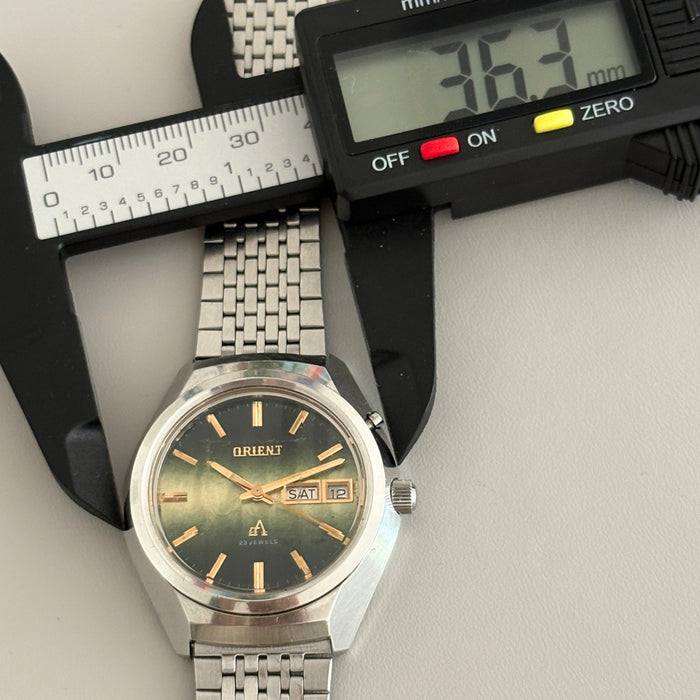 Rare 1970s Orient Y429-26260 23J Automatic Green MOP Dial Vintage Men's Watch image 11