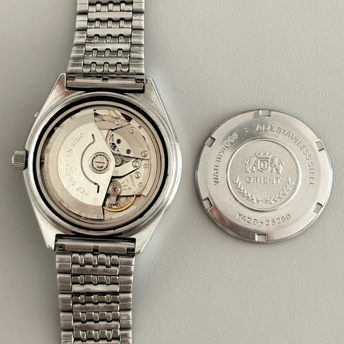 Rare 1970s Orient Y429-26260 23J Automatic Green MOP Dial Vintage Men's Watch archive image 6
